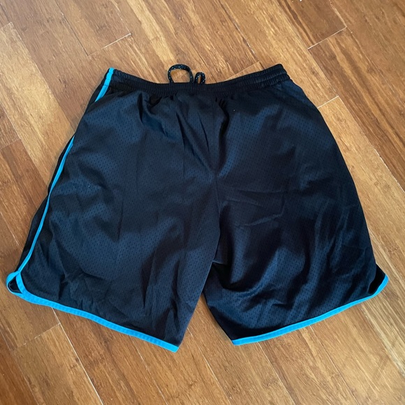 Mens Asics XL Basketball Shorts Black with Blue - Picture 4 of 5